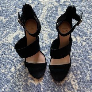NWT INC heels